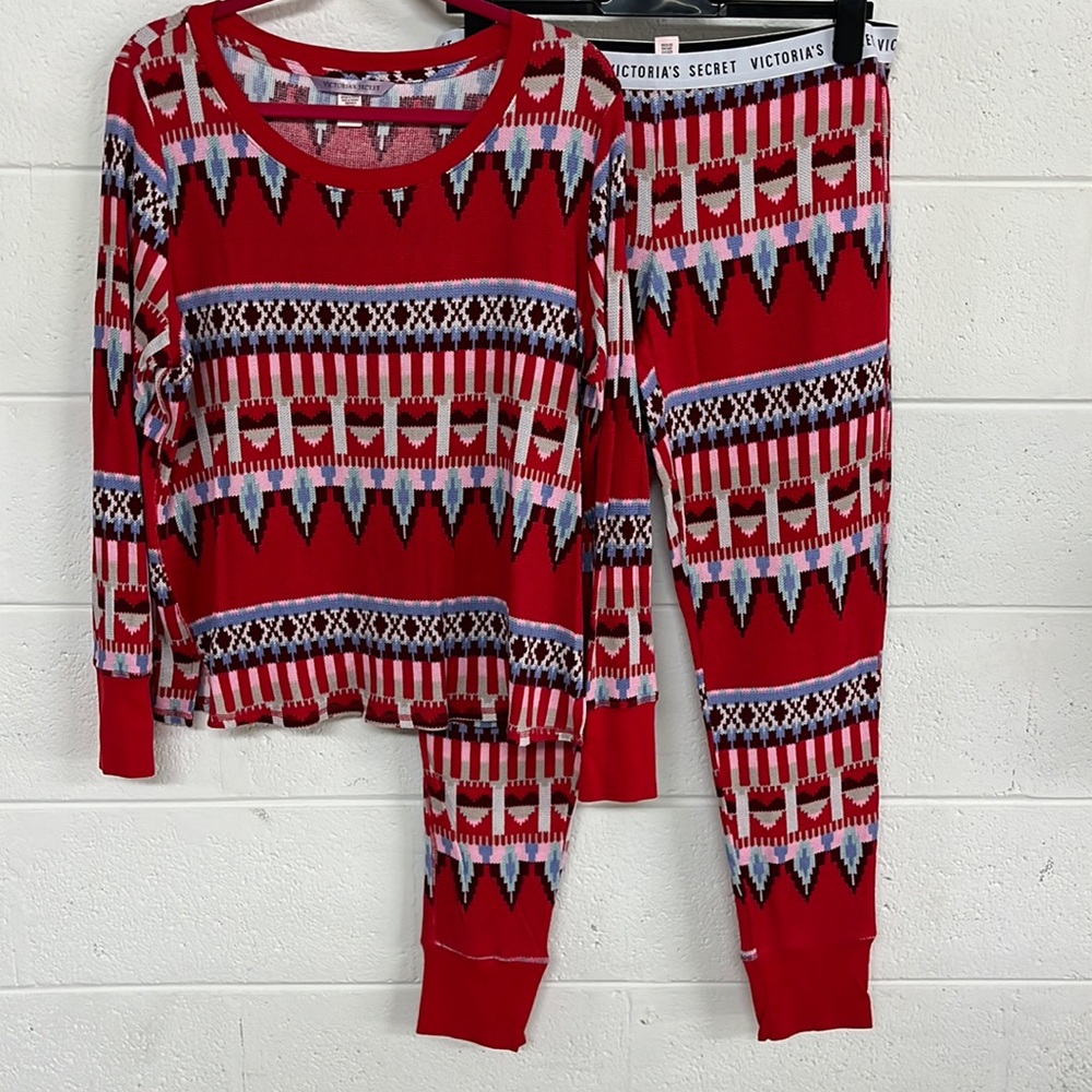 New Victoria’s Secret Holiday Edition 2 piece set color Multi Women’s size L